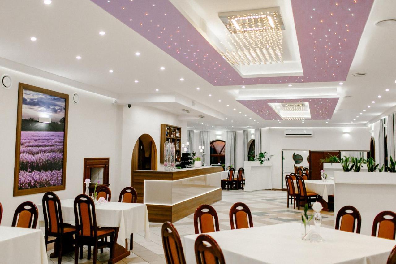 Hotel Lawendowy Ogrod à Brzeg Extérieur photo